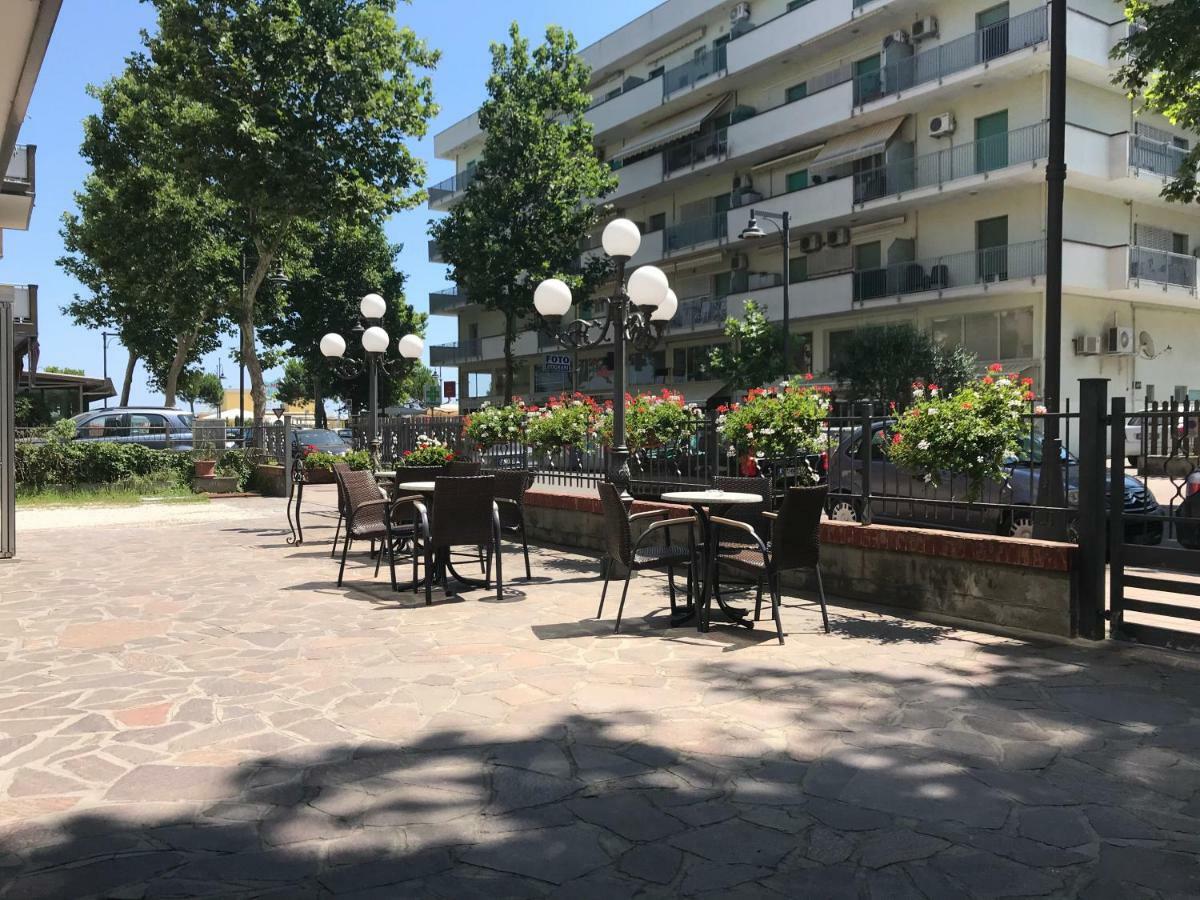 Hotel Darsena Cesenatico Exterior foto